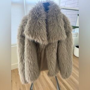 Mob Wife faux fur jacket size SM
